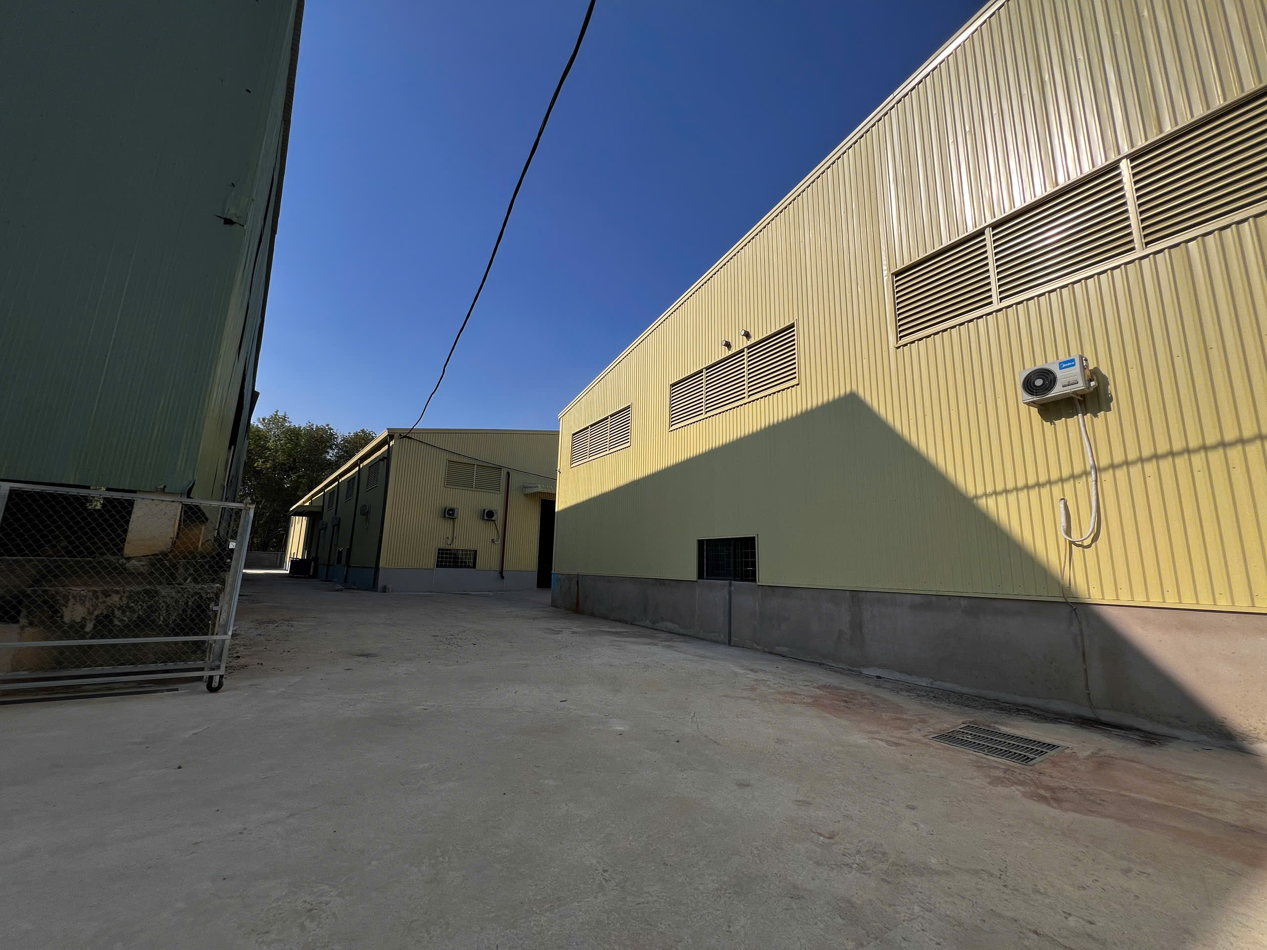  Cho thuê xưởng 3.700m² Tân Uyên Bình Dương – Xưởng mới, PCCC tự động 