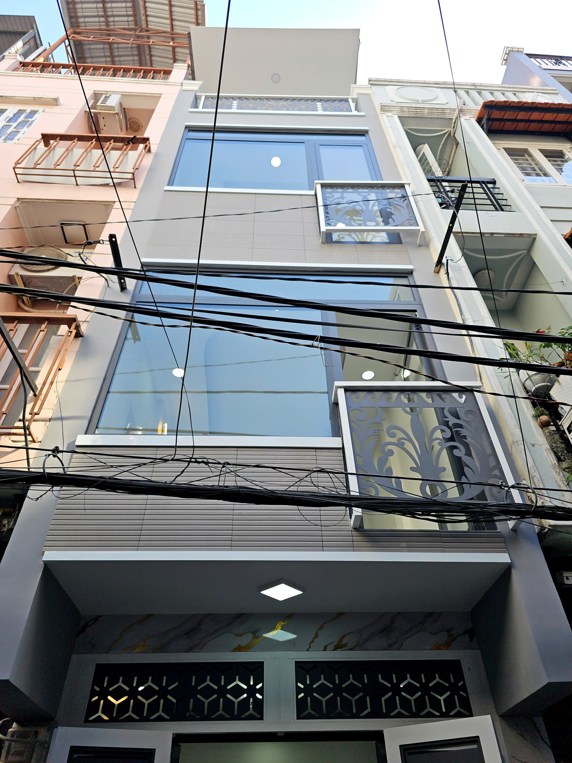  bán nhà mặt tiền Q4 Khánh hội TRUNG TÂM 

Ngang 3 dài 7 đúc 5 tấm mới

DIỆN TÍCH SD 105 M2  có 6 tỷ 