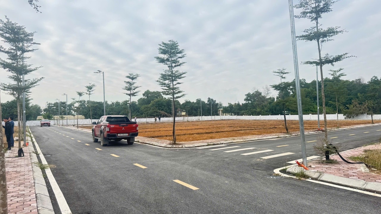  Chính chủ cần tiền bán gấp đất Phú Cát, Hòa Lạc  đón sóng quy hoạch giá còn rẻ. 