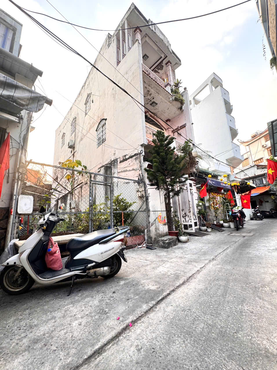  BÁN QUỸ ĐẤT LỚN 79M2 NGANG 5M*17M VUÔNG ĐẸP - MẶT TIỀN HXH Đ.LÝ CHÍNH THẮNG THÔNG HOÀNG SA, QUẬN 3 - NGAY SÁT MẶT TIỀN ĐẸP - CHỈ 10,3T - 0938676685 GIANG GIANG 