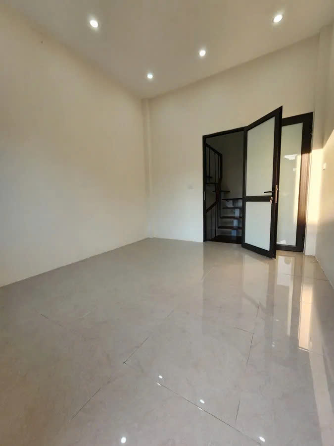  ????TÌM ĐÂU RA Nhà Phân Lô Cán Bộ 30m² Khương Trung, ô tô đỗ đêm, giá chỉ hơn 4.9 tỷ 
