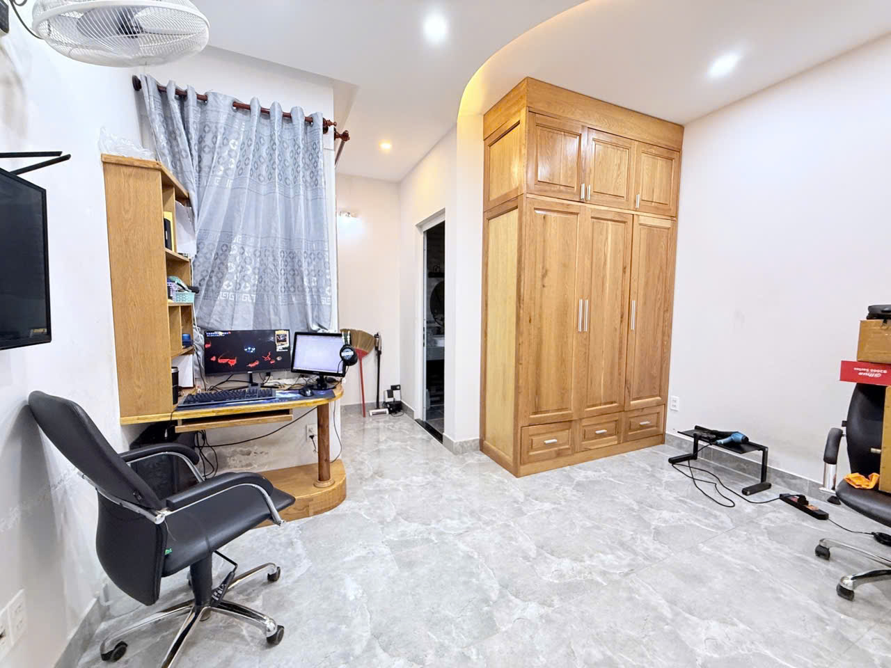  Sát Mặt tiền - CMT8 - Quận 10 -  4 tầng - 53m2 - hoàn công - 11.8 Tỷ 