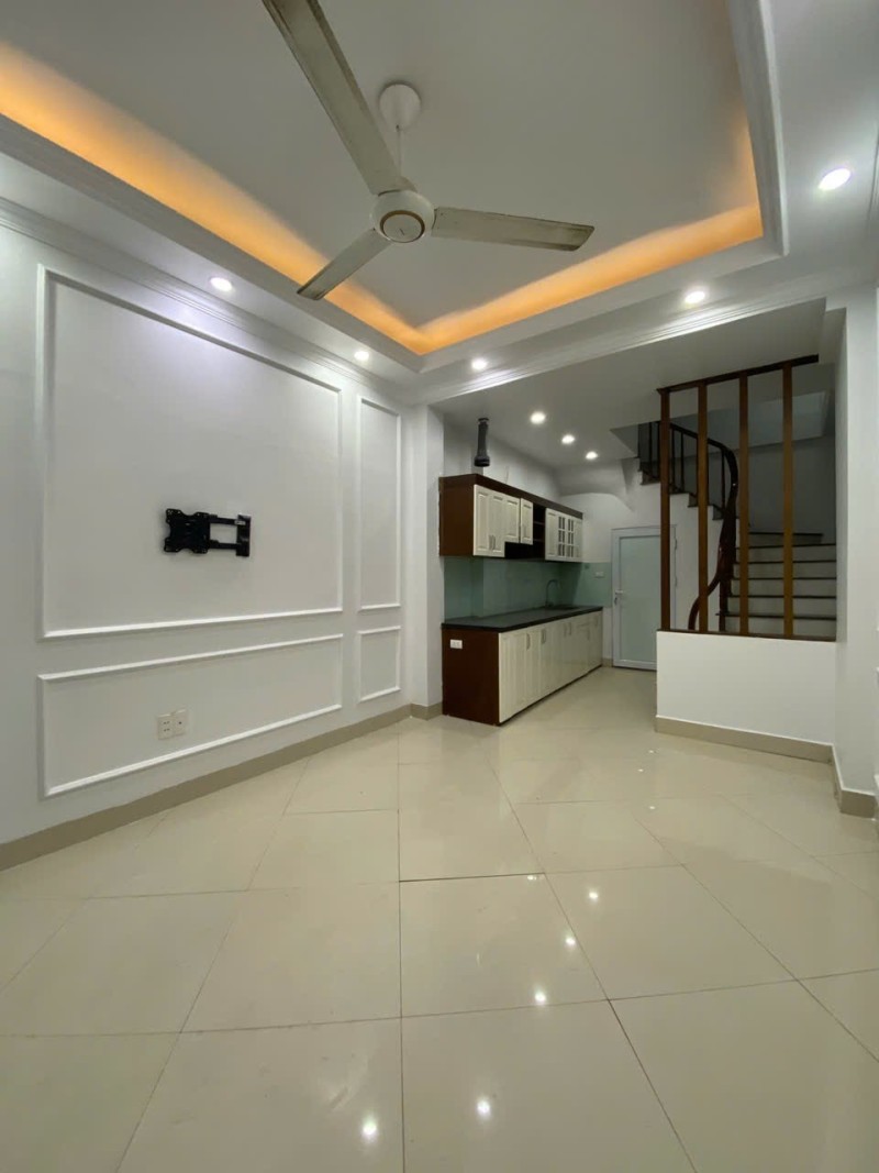  BÁN NHÀ DÂN XÂY BÁT KHỐI – LONG BIÊN - 34m²  5 tầng  Ở ngay  Giá tốt - 6.5 tỷ 