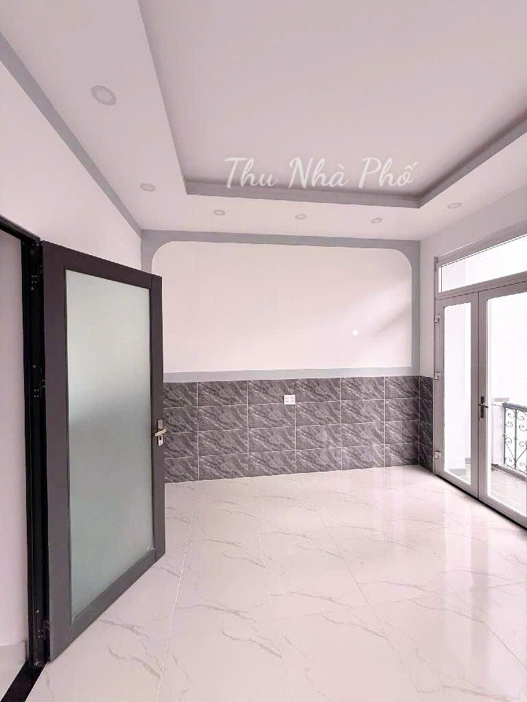  HIẾM - NHÀ MỚI XÂY - 1 TRỆT 1 LẦU - HẺM XE HƠI - NGANG KHỦNG GẦN 6M -  CÁCH VÀI BƯỚC RA ĐƯỜNG NHỰA THÔNG TỨ TUNG 