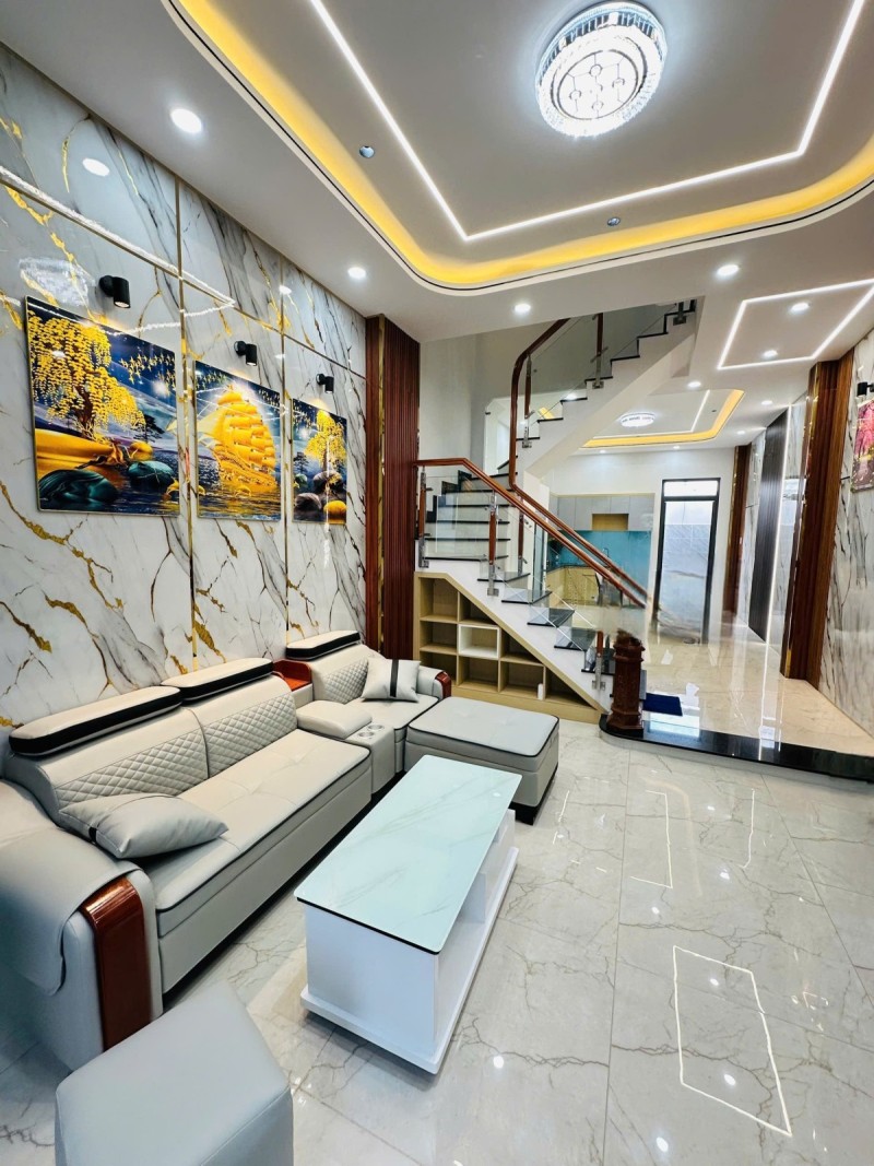  Bán nhà đường Lã Xuân Oai,  Long Trường, Q9, Thủ Đức, TP HCM. DT 56m2, 4 tầng. Giá 6,7 tỷ. 