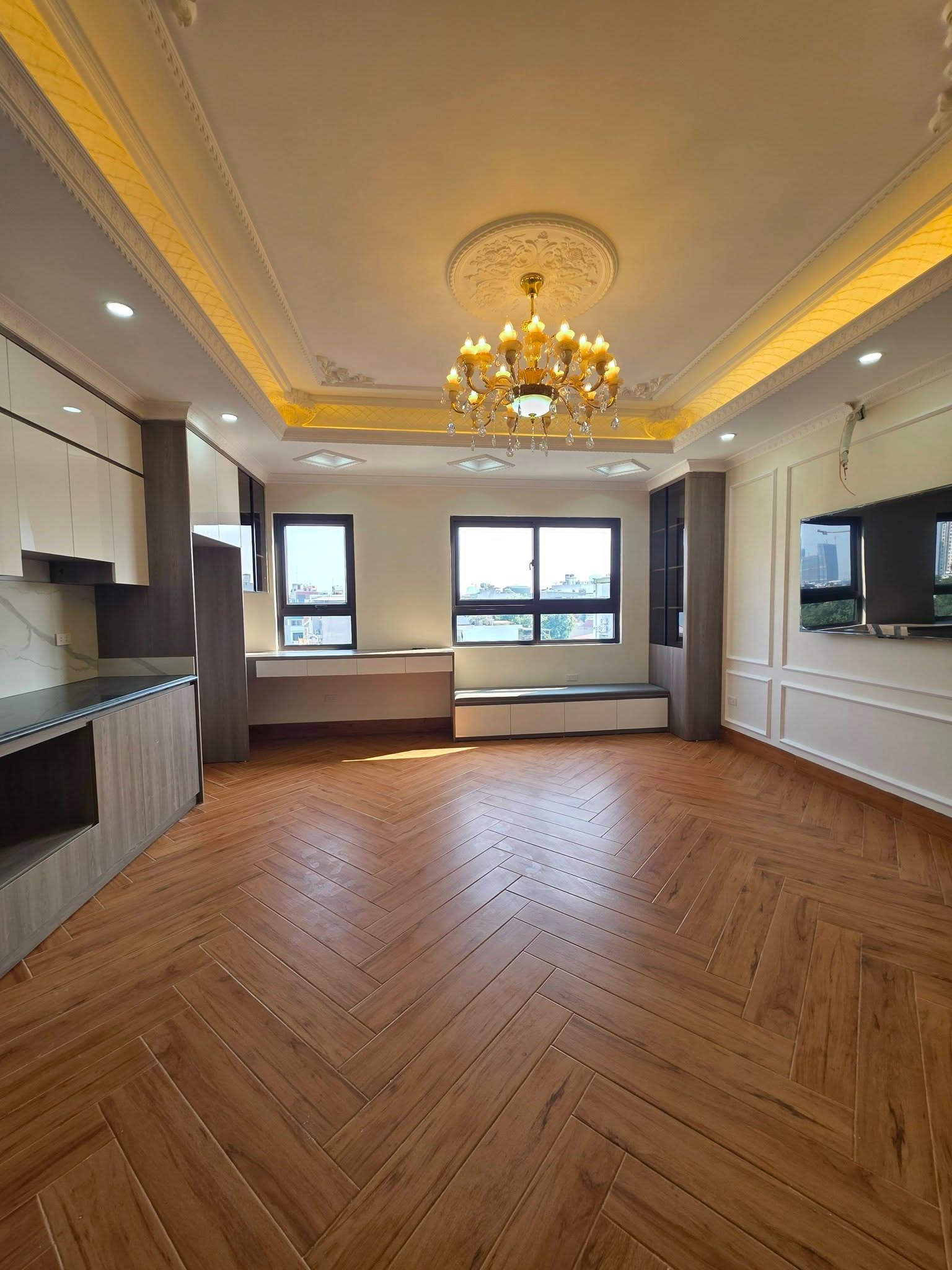  SIÊU NHÀ ĐẸP PHỐ PHẠM VĂN ĐỒNG 45M 7 TẦNG MT 5,3M GIÁ 18,3 TỶ THANG MÁY- -Ô TÔ VÀO NHÀ-KINH DOANH 