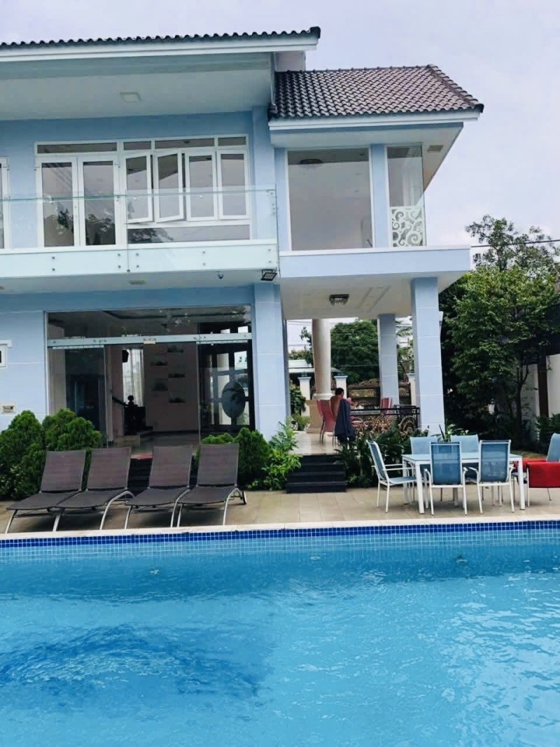  Bán nhà Biệt thự Mặt tiền Dương Công Khi - gần QL22, 20x34m,  2 tầng + hồ bơi, 26,5 tỷ. 