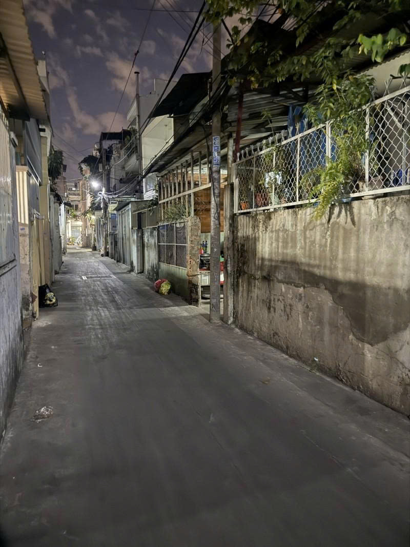  Bán nhà HXH 5m, lô góc Trịnh Đình Trọng - thông ra Lạc Long Quân,4,2x28m 2 tầng, 7,4 tỷ. 