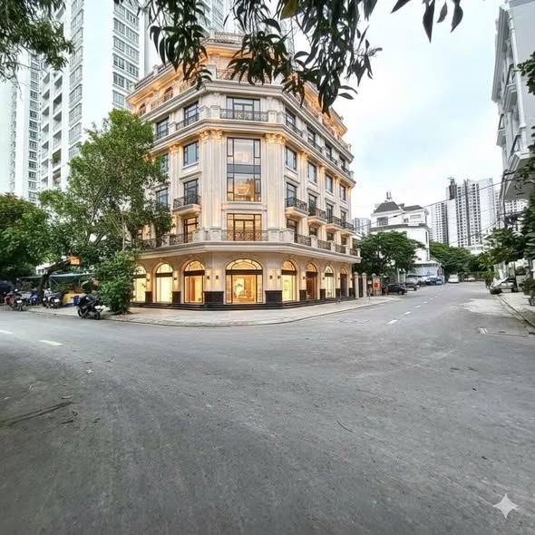  ĐẤT GÓC 2 MẶT TIỀN - NGÃ 4 NGUYỄN VĂN LINH VÀ NGUYỄN HỮU THỌ -  115 triệu/m2 