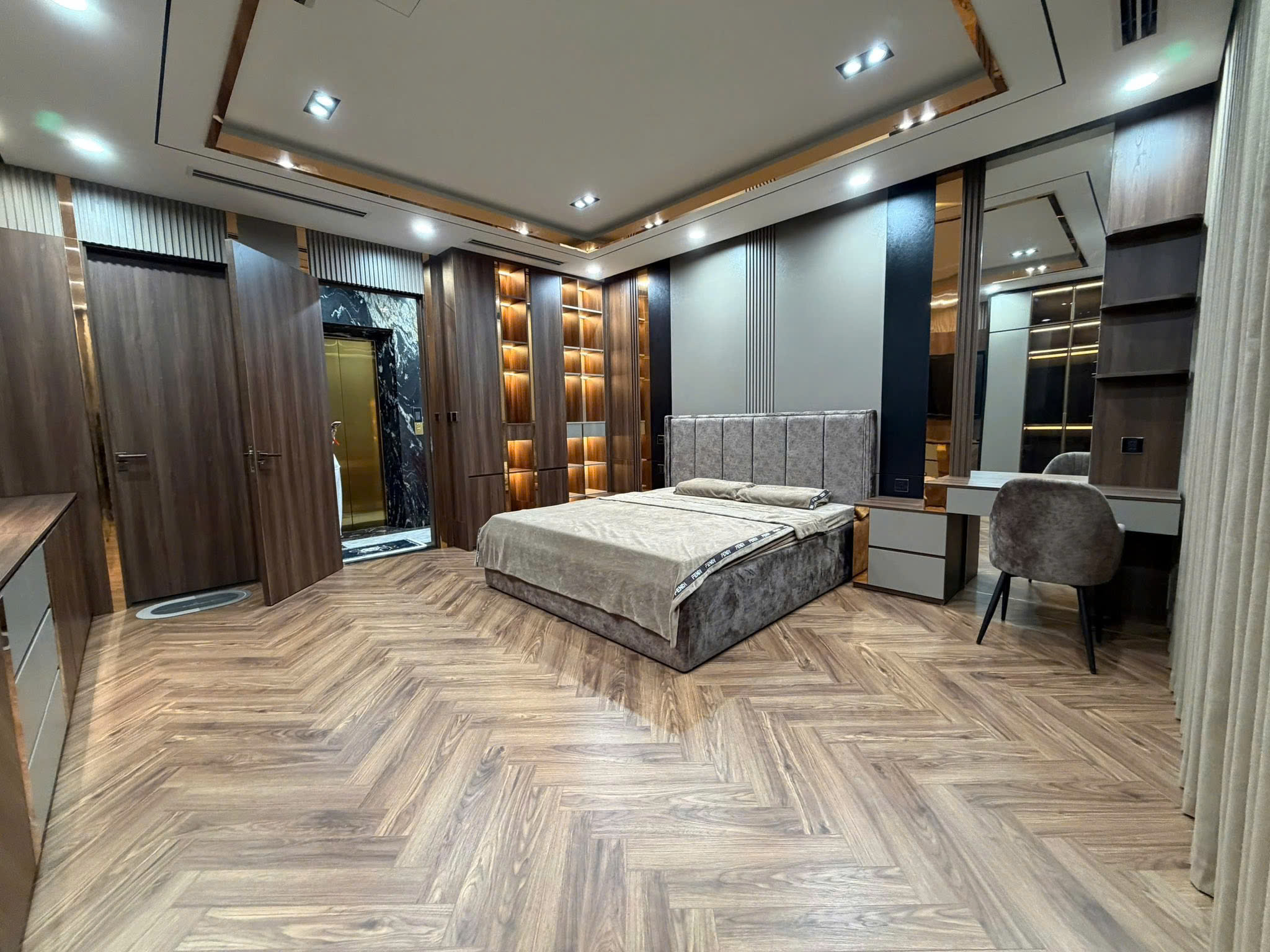  Cực hiếm! Bán tòa văn phòng mặt phố Thái Thịnh, 60m2, 9 tầng thang máy, mặt tiền 4.5m, 54.8 tỷ, ô tô tránh, vỉa hè 