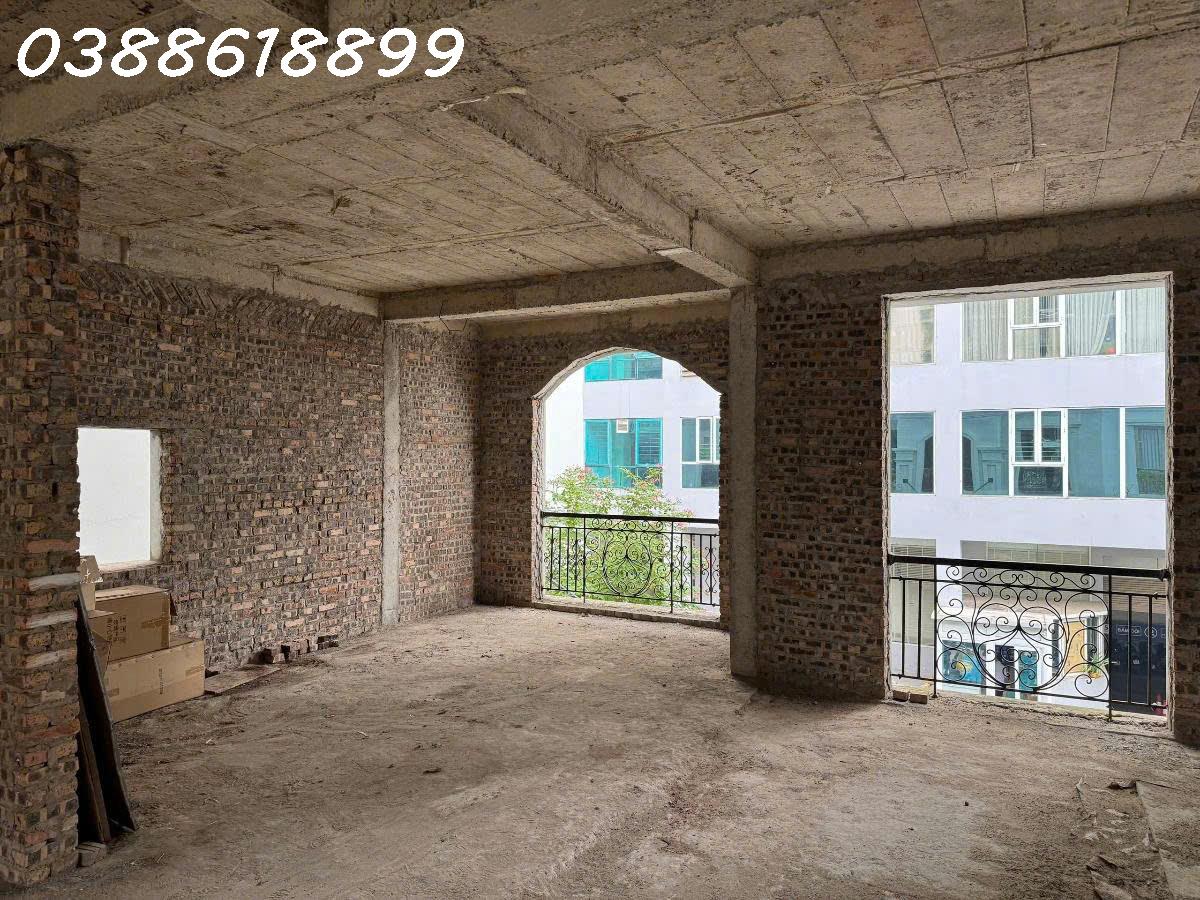  BÁN BT LIỀN KỀ HDI 135Mx5T, MT9M - HÀNG XÓM STARLAKE 