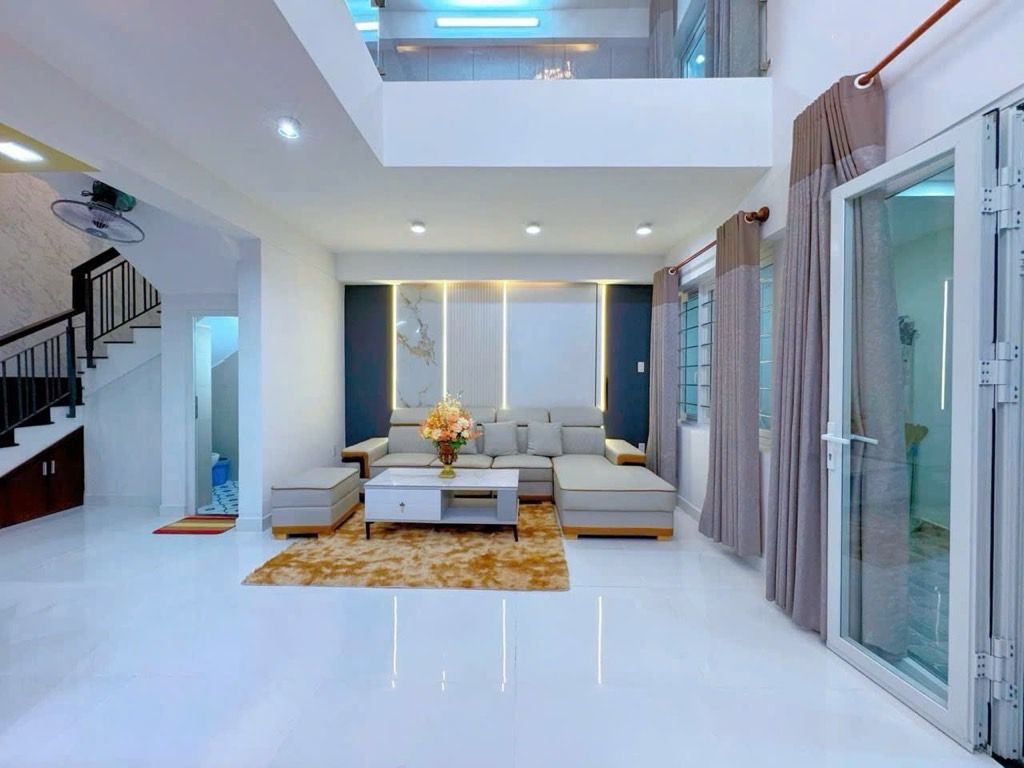  Bán nhà HXH Tân Sơn 4 tầng 74m2 4PN 3WC sát sân golf Tân Sơn Nhất vào ở ngay nhỉnh 8 tỷ 