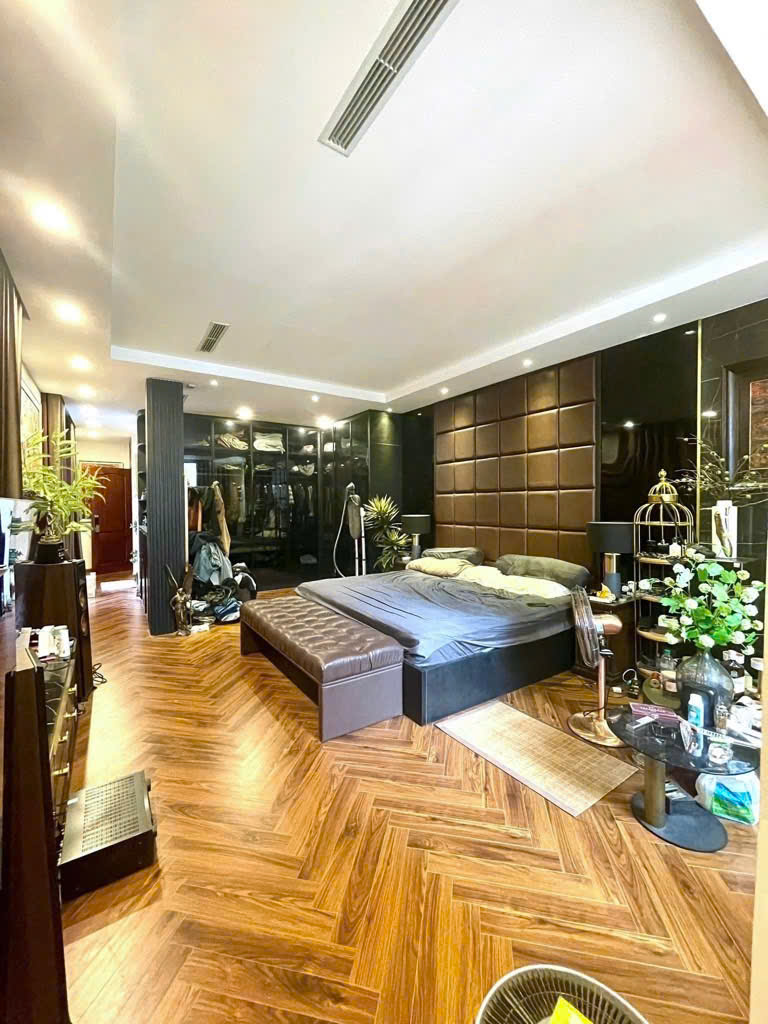  Duy nhất, bán nhà Lạc Long Quân, ô tô vào nhà, thang máy, chỉ 26 tỷ 