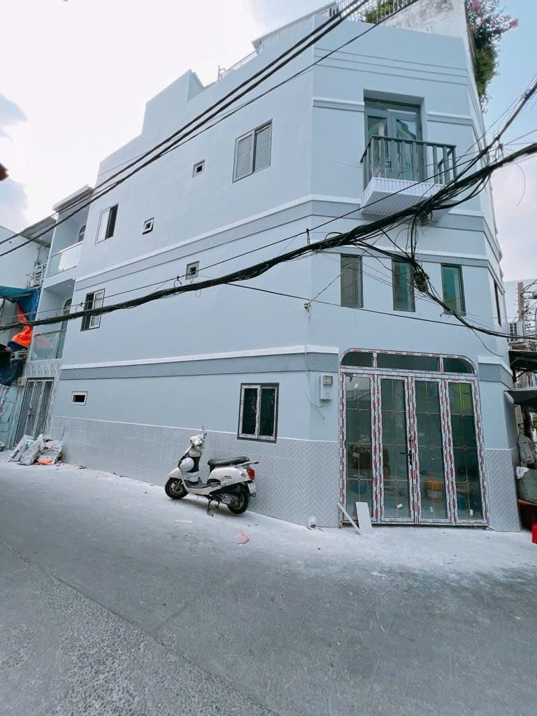  bán nhà Hẻm xe hơi  vf3 rộng 4.5 m trung tâm q4 
Mua 1 được 2 căn nhà mới xây dựng ngang 5 dài 18 m 
đúc 4 tấm có 6 đồng 