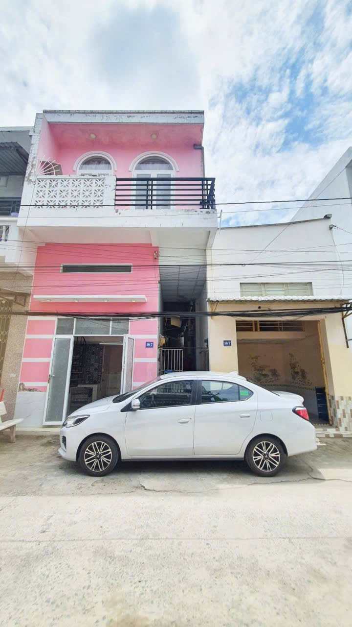  118. Nhà mặt tiền hẻm 3,5 triệu Nguyễn Văn Linh 