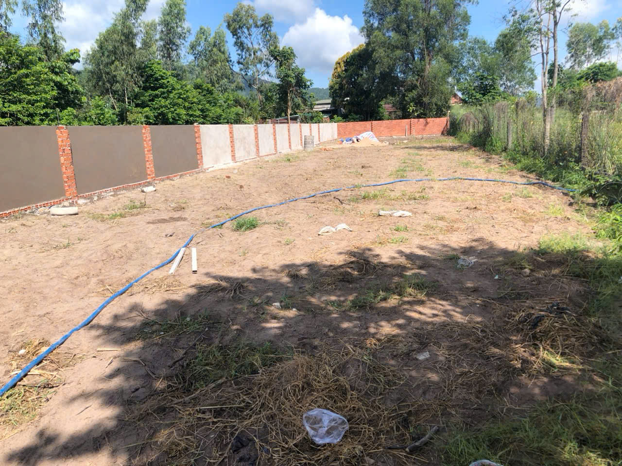  1000mv 90tc mặt tiền châu pha bà rịa đã xây tường rào bao quanh 