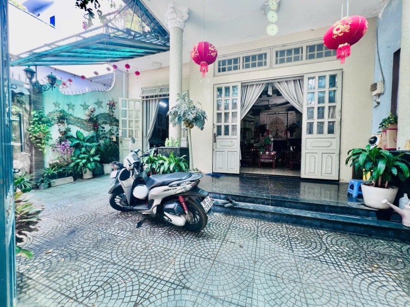  Bán nhà đường Tam Bình, Hiệp Bình Chánh, Thủ Đức, DT 170m2, 3 tầng, 5PN, SH. Giá - 10.4 tỷ . 