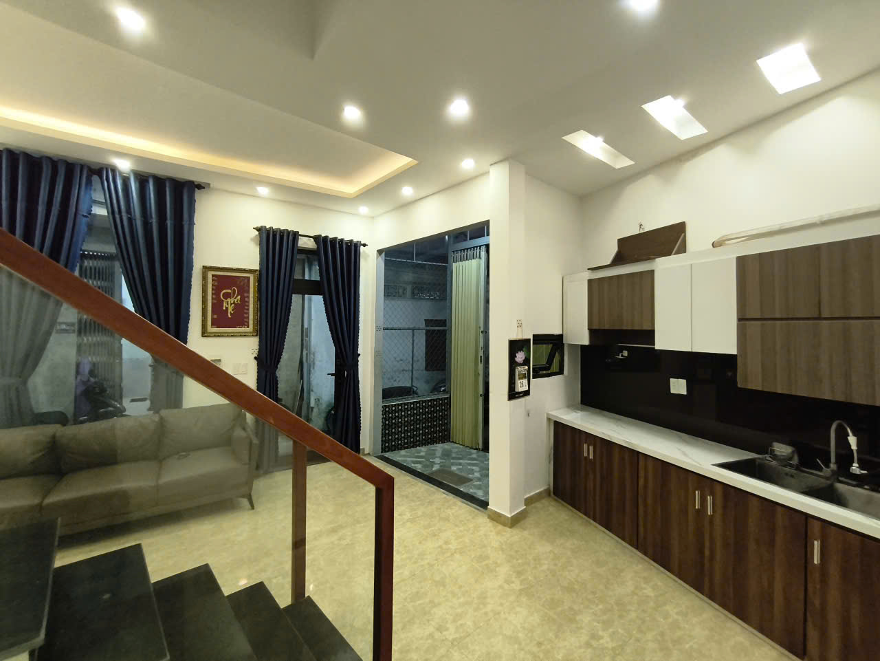  ♣ K408 Hoàng Diệu, 50.1m2, 3 tầng 3PN rộng WC trong, sân thượng trước sau rộng, sân xe, 3.xx tỷ 