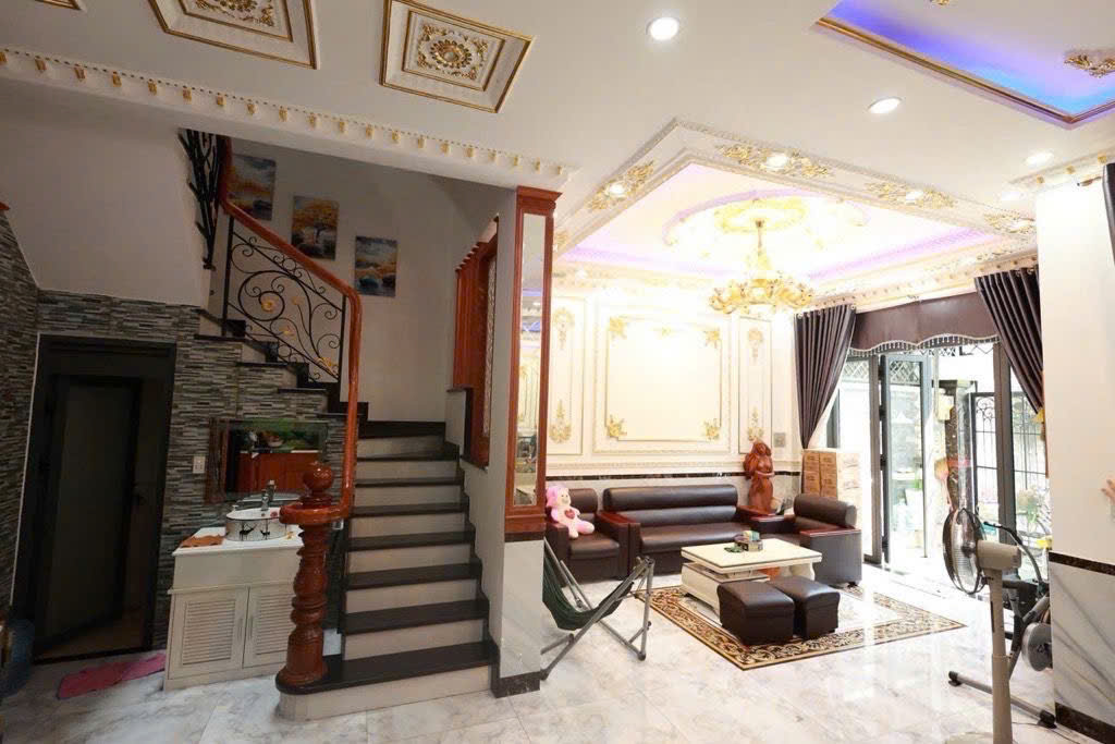  BIỆT THƯ LIỀN KỀ NGUYỄN VĂN QUÁ QUẬN 12 - GIÁP SONG HÀNH, TRƯỜNG CHINH.QUA TÂN BÌNH CHỈ VÀI PHÚT GẦN NHÀ GA T3 NHÀ 4 TẦNG BTCT VÀO Ở NGAY. 