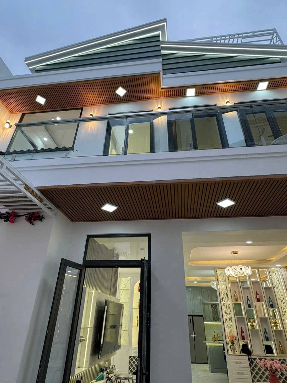  BIỆT THỰ QUẬN 7 - GIÁ TỐT - CHỈ 8,9 TỶ - PHẠM HỮU LẦU, P. PHÚ MỸ, QUẬN 7 