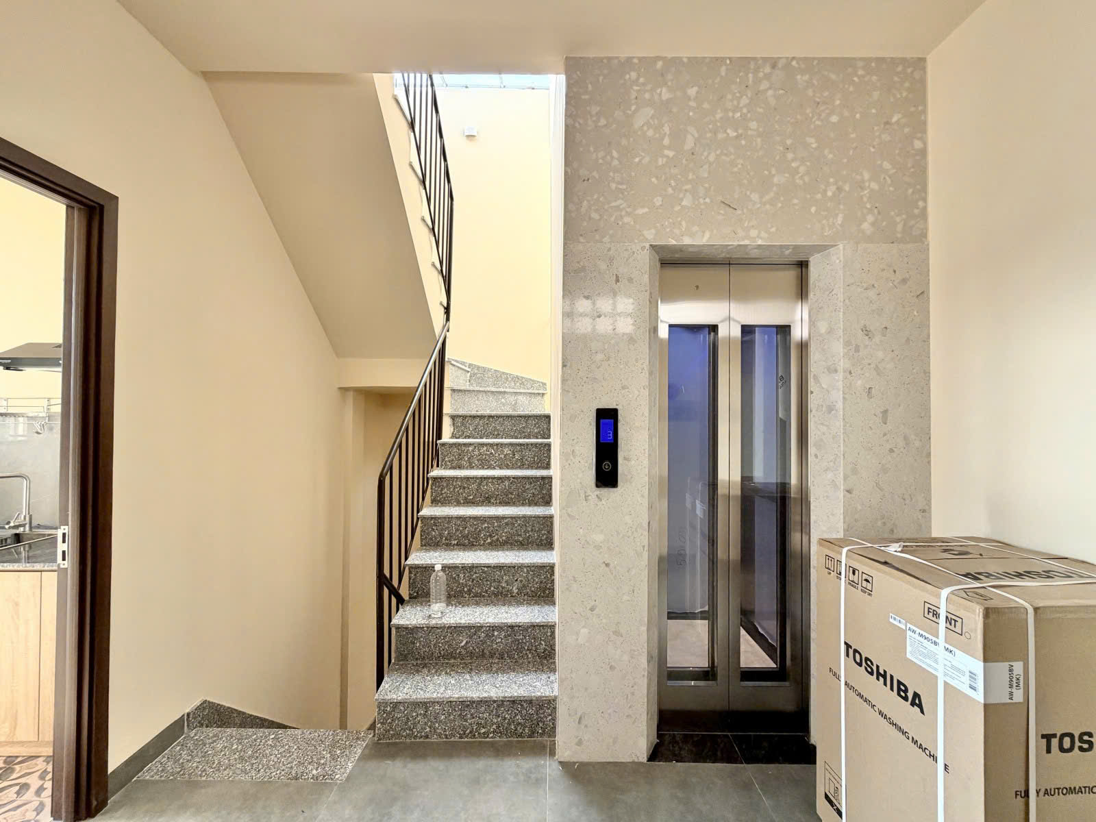  CHDV - 14PN - BÌNH THẠNH - CÓ THAN MÁY - XÂY MỚI 100% - 5 TẦNG BTCT - NGAY TRUNG TÂM - PVT - HXH - TẶNG FULL NỘI THẤT - BÁN 16.5 TỶ TL 