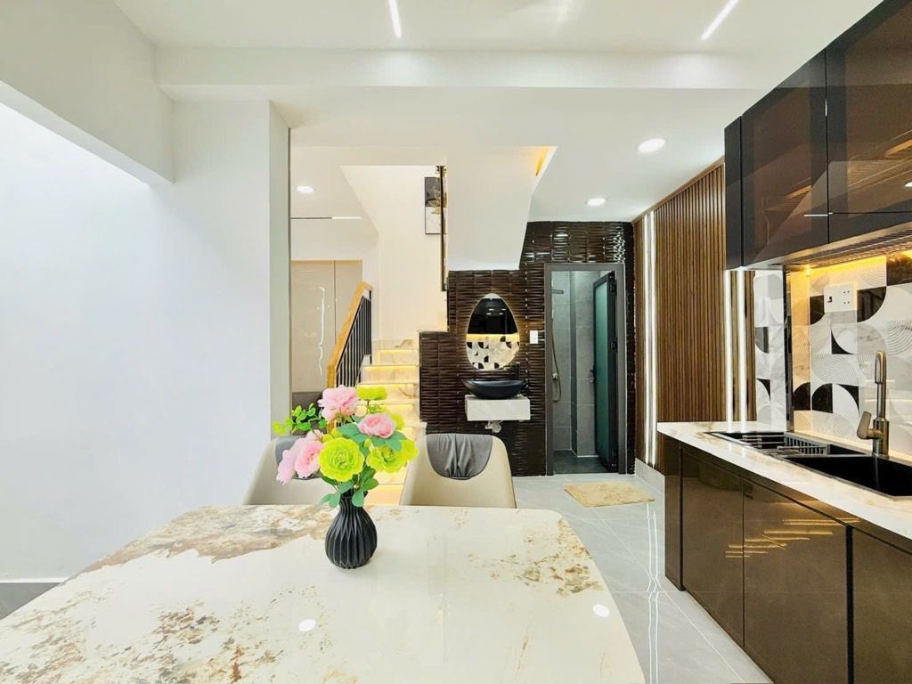  Bán nhà HXH Nguyễn Duy Cung gần Emart Phan Huy Ích ngang 4.6m dọn vào ở ngay nhỉnh 3tỷ. 