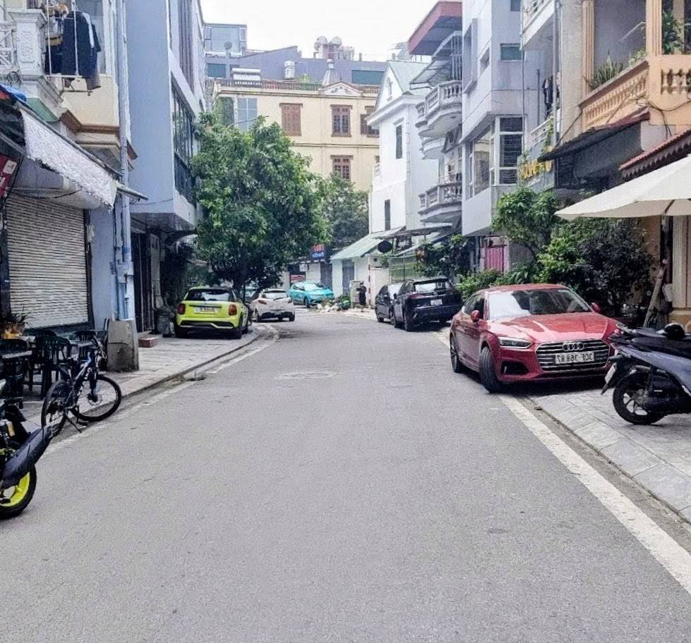  “Giá hiếm”, bán nhà Lạc Long Quân Võng Thị, ô tô vào nhà, chỉ 16 tỷ 