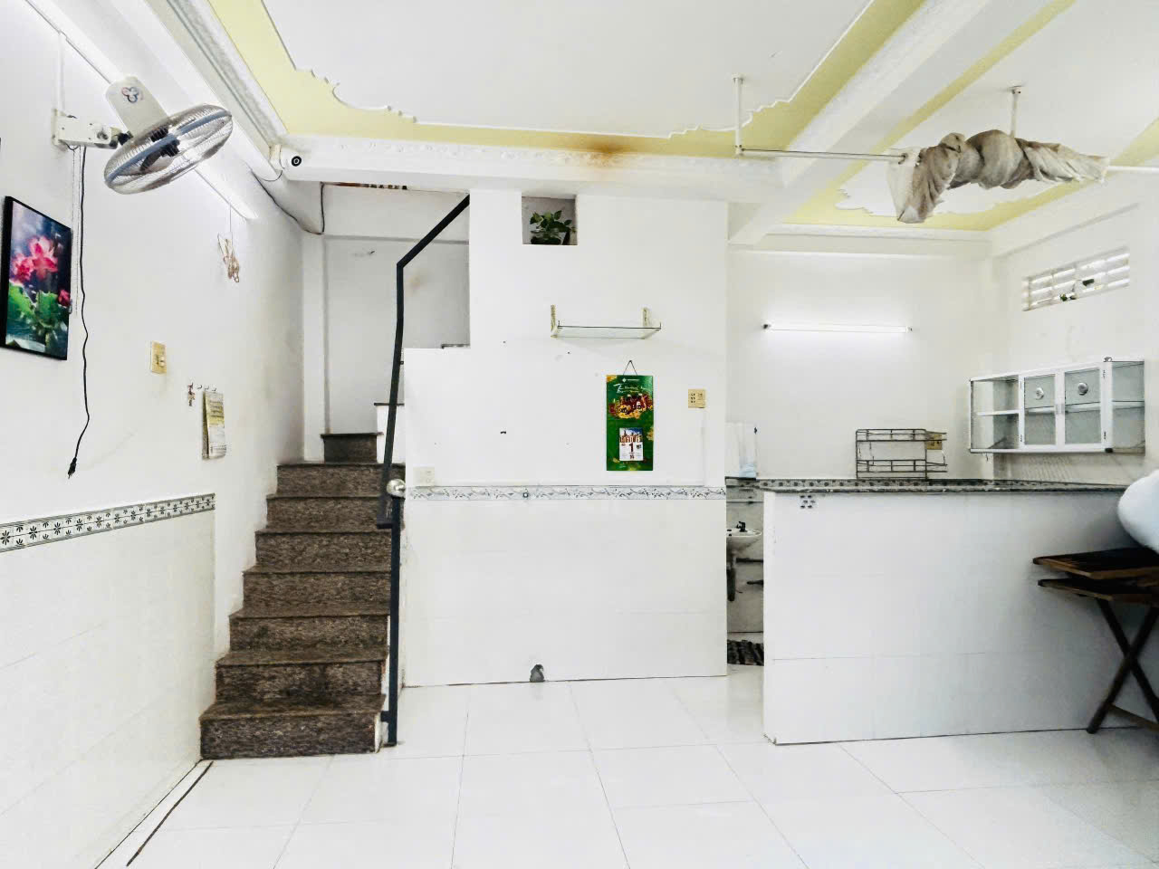  120. Cho thuê nhà 4 triêụ 2 phòng ngủ gần siêu thị Vincom Hùng Vương 