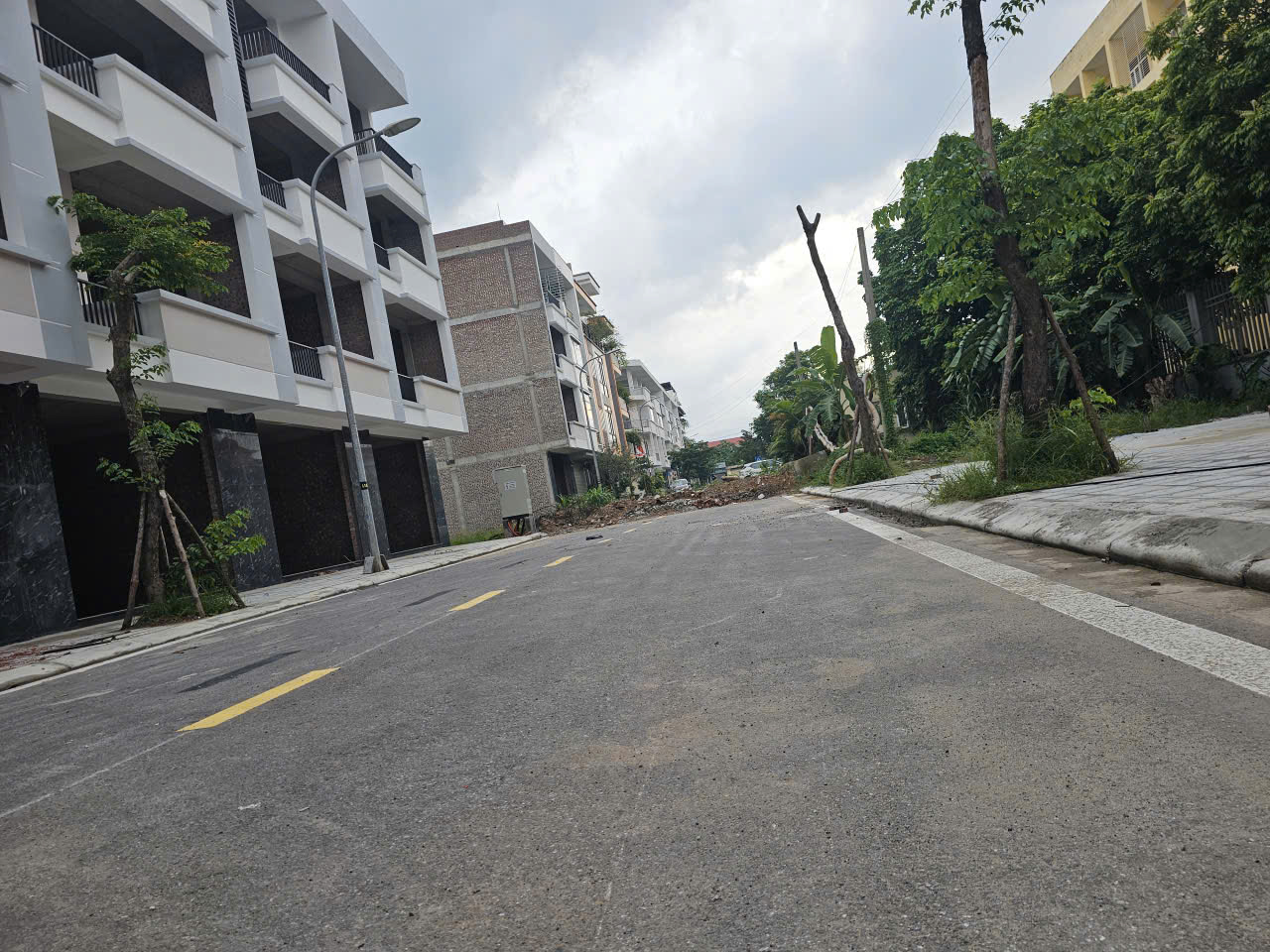  NHÀ 4 TẦNG XÂY THÔ 105m2 – NHỈ 6 TỶ TẠI KĐT VẠN CÁT, VỊ TRÍ KINH DOANH 