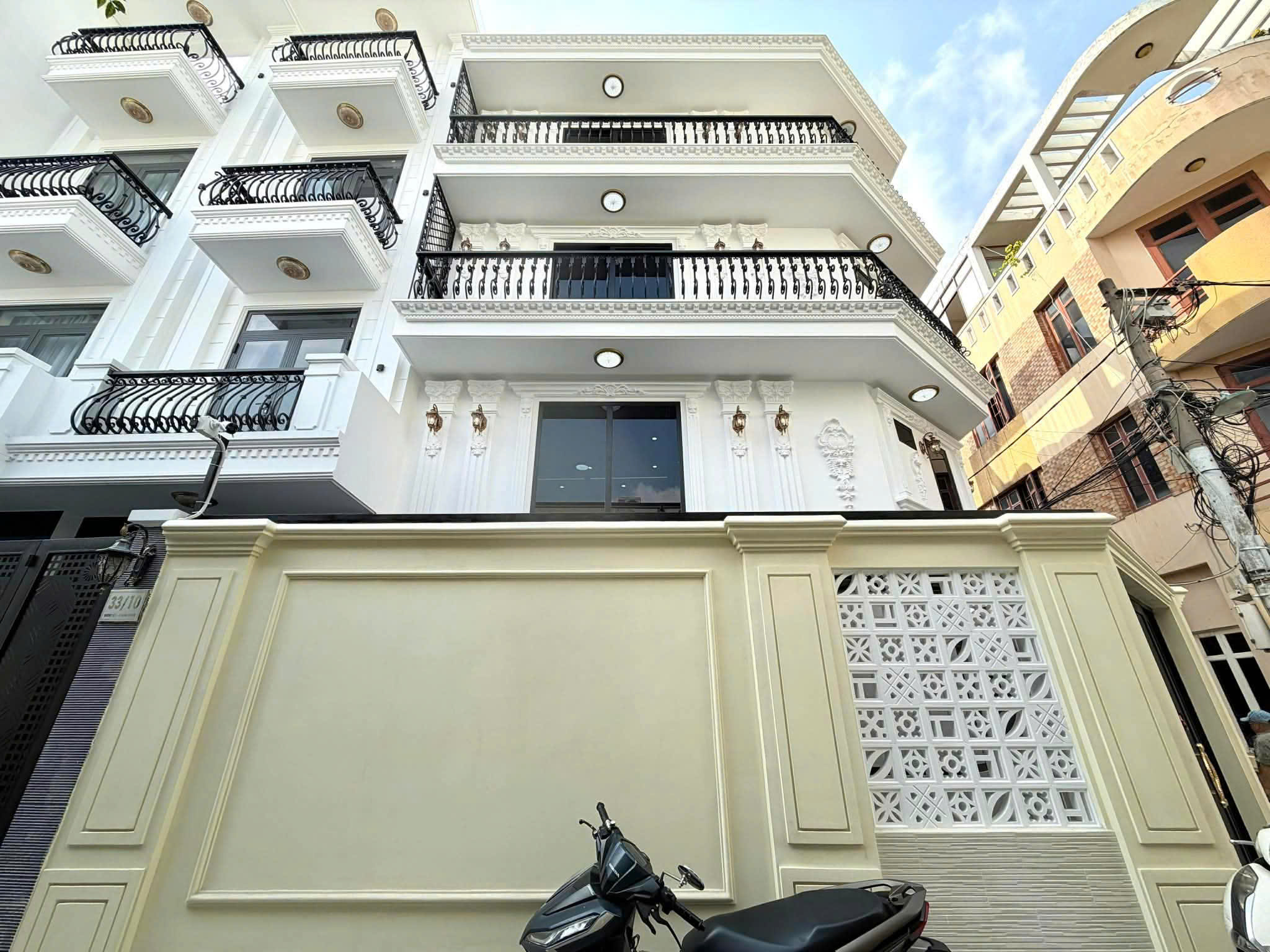  BÁN BIỆT THỰ - NGANG 8,1M DÀI 8M - CHỈ 9.8 TỶ - XÂY MỚI 100% - 5 TẦNG - HOÀN CÔNG ĐỦ - 4PN LỚN - PHÚ NHUẬN 