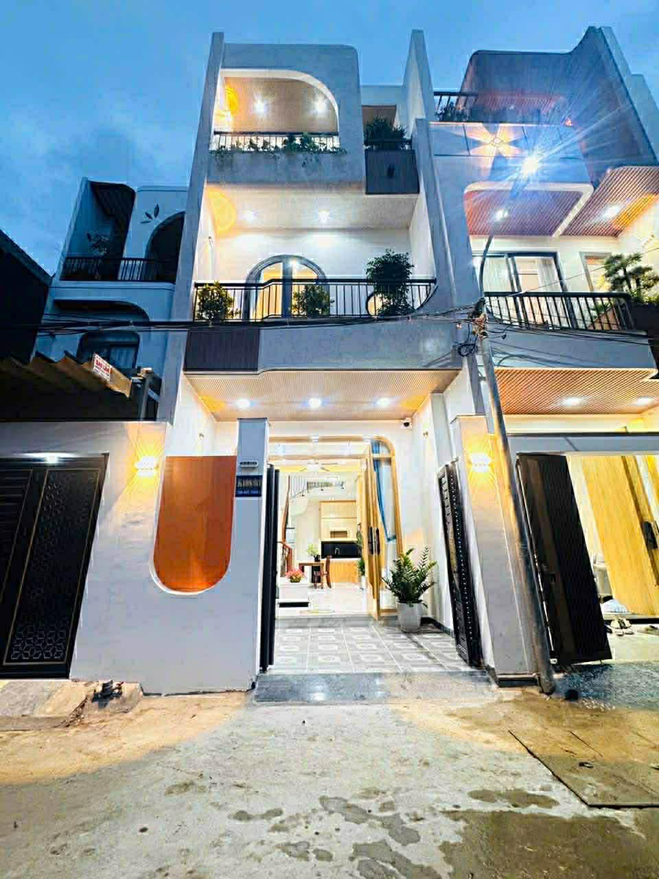  ????????Bán nhà 3 tầng 3 mê Ô TÔ vào tận nhà Tôn Đức Thắng - FULL nội thất mới keng 