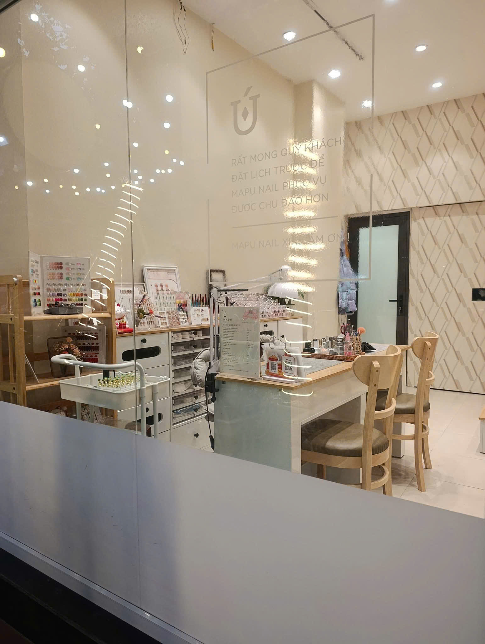  SANG NHƯỢNG TIỆM – 164 NGUYỄN VĂN TUYẾT, HÀ NỘI 