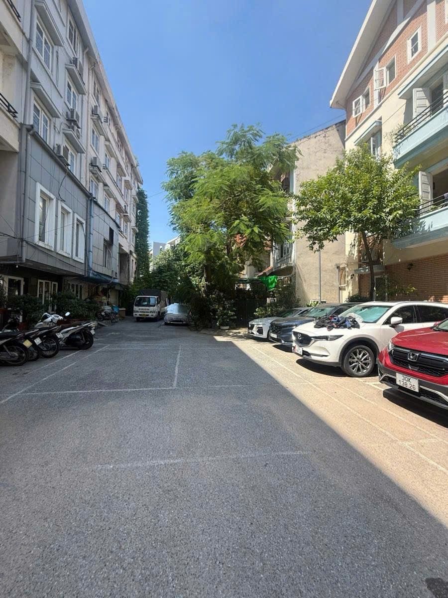  Cực đẹp, bán nhà khu Vĩnh Phúc, phân lô ô tô tránh, 10 tầng kinh doanh chỉ 23 tỷ 