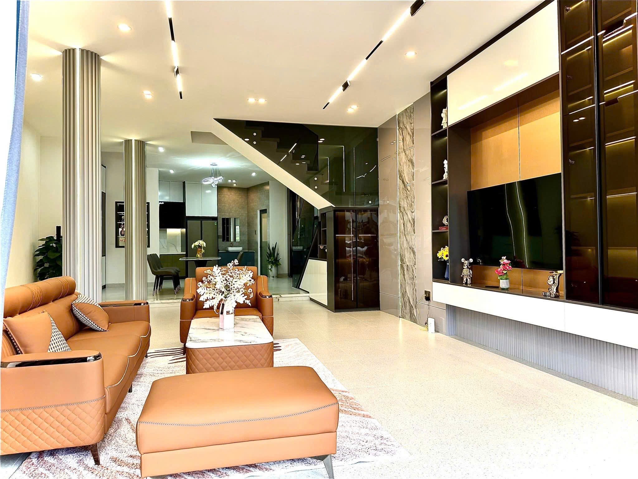  NHÀ ĐẸP GIÁ TỐT– SIÊU PHẨM 3 TẦNG FULL NỘI THẤT ( ncc ) Đường Nguyễn Hữu Thọ, P. Hòa Thuận Tây 