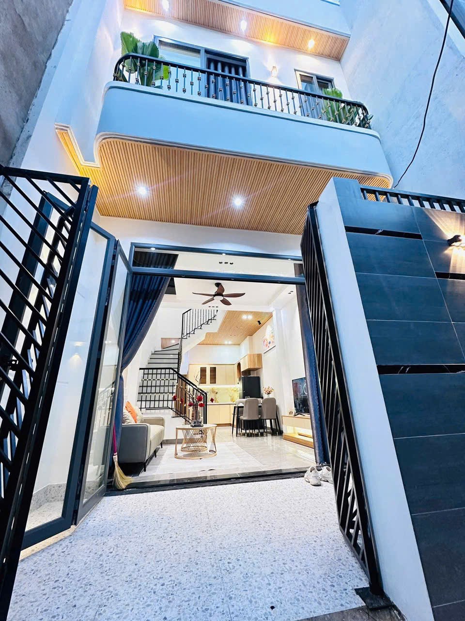  Chính chủ cần bán nhanh nhà gần Sân Bay cầu Rồng Khu Trung Tâm quận Hải Châu, tp Đà Nẵng 