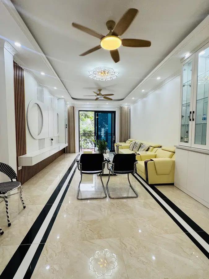  ĐỪNG BỎ QUA THÔNG TIN NÀY, NHÀ BỒ ĐỀ 50M2, 7 TẦNG FULL ĐỒ - PHỐ BỒ ĐỀ - 1X TỶ 