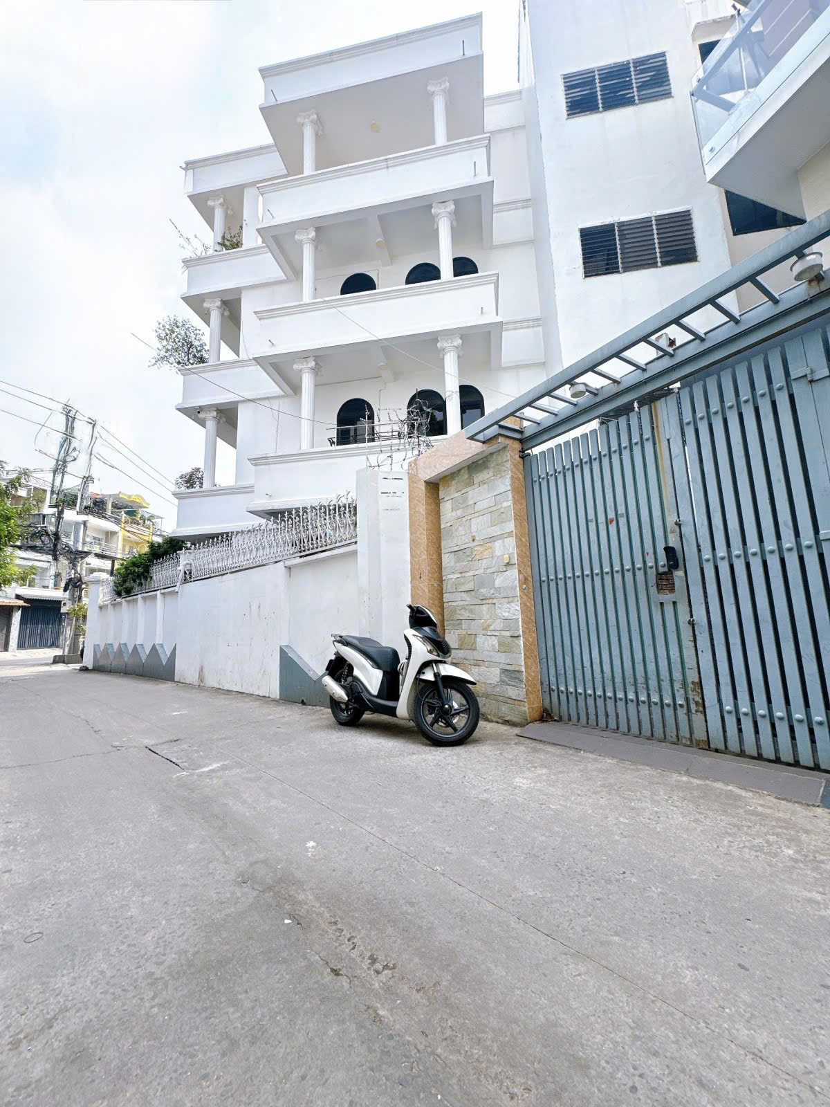  MT KINH DOANH ĐA NGÀNH NGHỀ - BÌNH THẠNH - HXH THÔNG - CHDV 8PN LỚN - ĐANG KHOÁN 30TR/TH - CHÍNH CHỦ BÁN 14 TỶ - TL MẠNH 