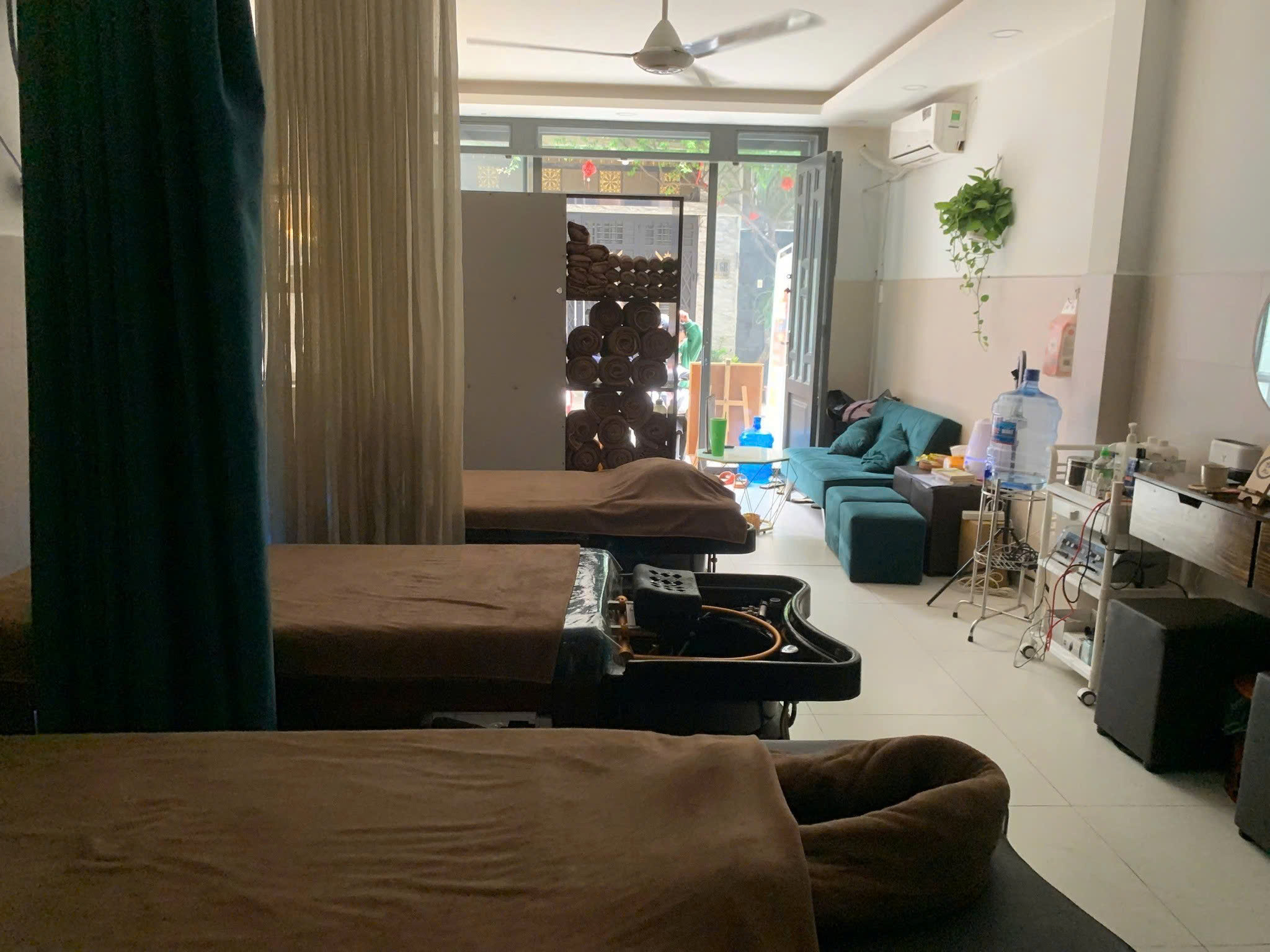  SANG NHƯỢNG SPA ĐANG HOẠT ĐỘNG TỐT – FULL NỘI THẤT – NGAY CHỢ HOÀNG HOA THÁM, TÂN BÌNH 