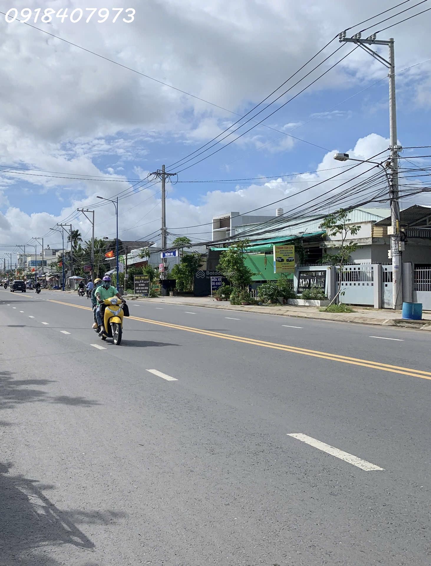  Bán đất nền Biệt thự mặt tiền đường Hoàng Quốc Việt, 2500m2. 