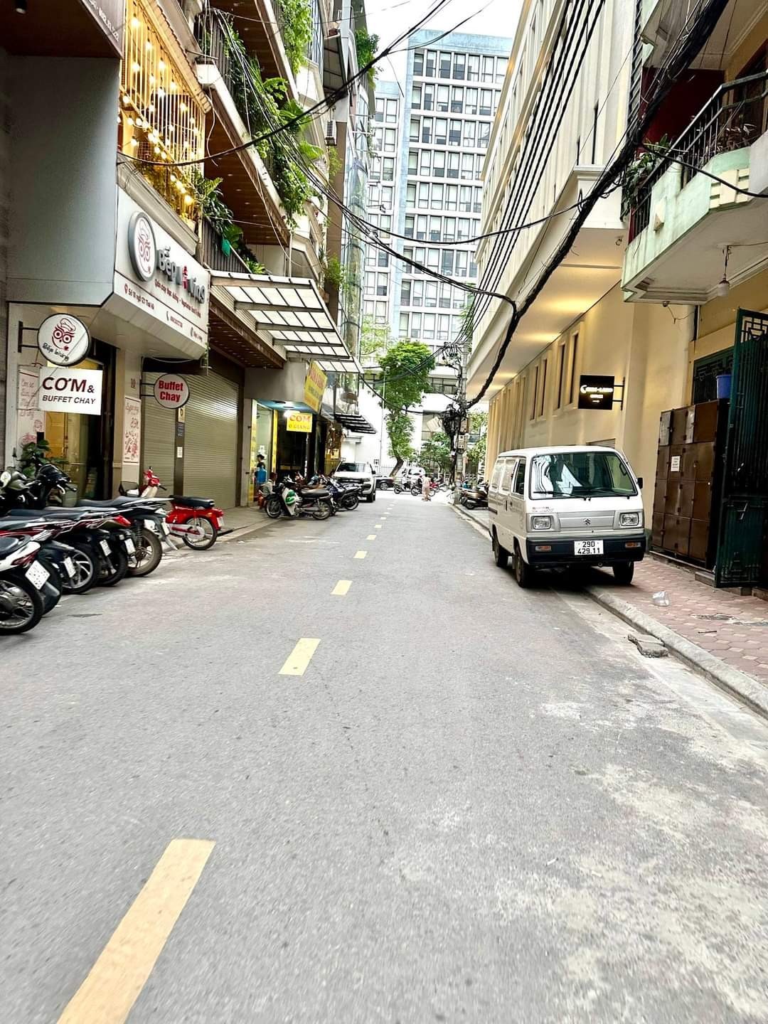  KHU VIP THÁI HÀ HOÀNG CẦU PHÂN LÔ, Ô TÔ, VỈA HÈ KINH DOANH SẦM UẤT GIÁ 31 TỶ. 