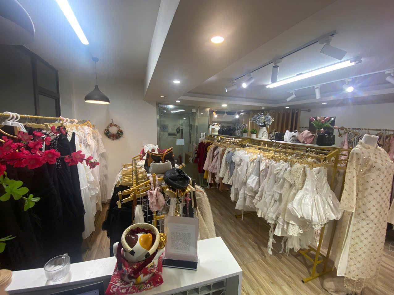  SANG NHƯỢNG SHOP CHO THUÊ VÁY –TẠI TRẦN QUÝ KIÊN, CẦU GIẤY, HÀ NỘI 