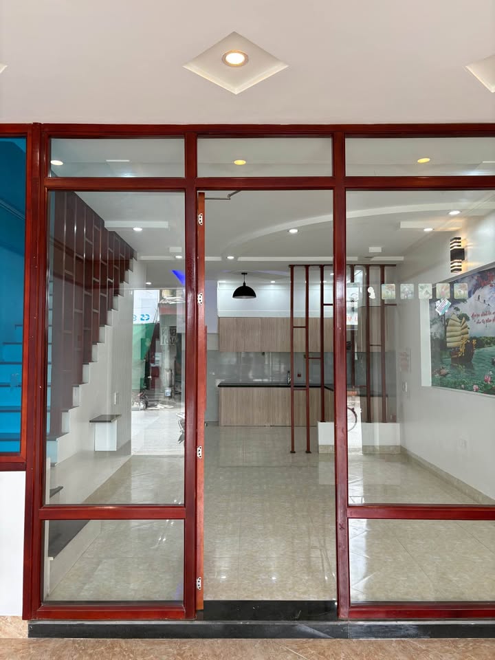  Chính chủ cần bán Căn Nhà Mặt đường trục chính Công An Phường Ninh Mỹ (cũ ) Nay là Phường Hoa Lư – Ninh Bình. 