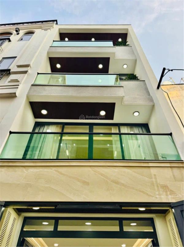  Nhà Mới Xây Hẻm 5m_Dương Quảng Hàm __Có Thang Máy __Diện tích: 4m x 17m 4 Lầu 4 Phòng_6wc 