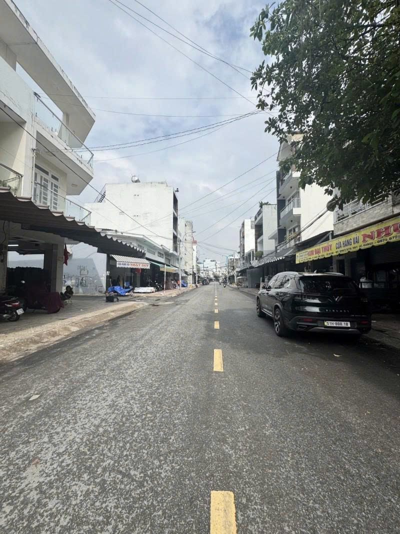  Bán nhà Mặt tiền Phú Thọ Hòa - gần Văn Cao, 4,3x15,5m, 2 Tầng - 2 PN, Sổ A4, chỉ 15,5 tỷ. 