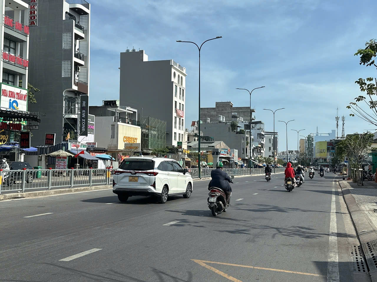  Bán CHDV 6L ngang 5.5m 110m2 HXT Dương Quảng Hàm 10PN T.máy ngay Văn Lang TN60tr 21 tỷ. 