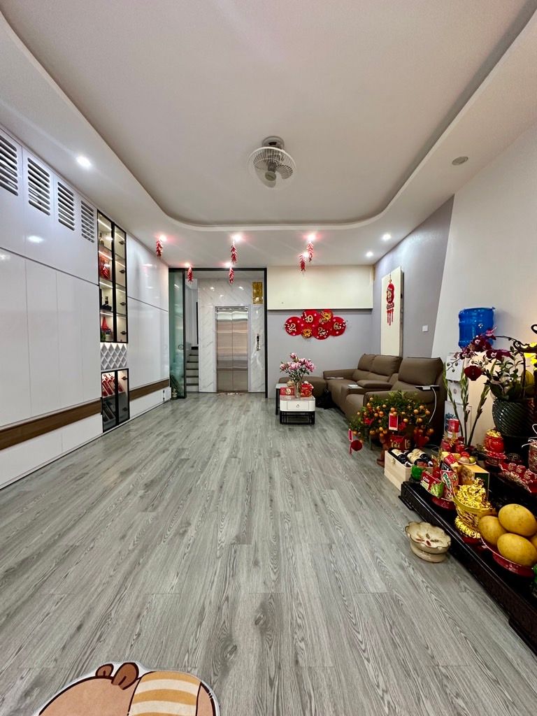  Bán nhà siêu đẹp phố Trạm- Ngõ cực nông Full NT- Dân xây- Oto tránh- thang máy -48m 6 tầng 13,x tỷ 