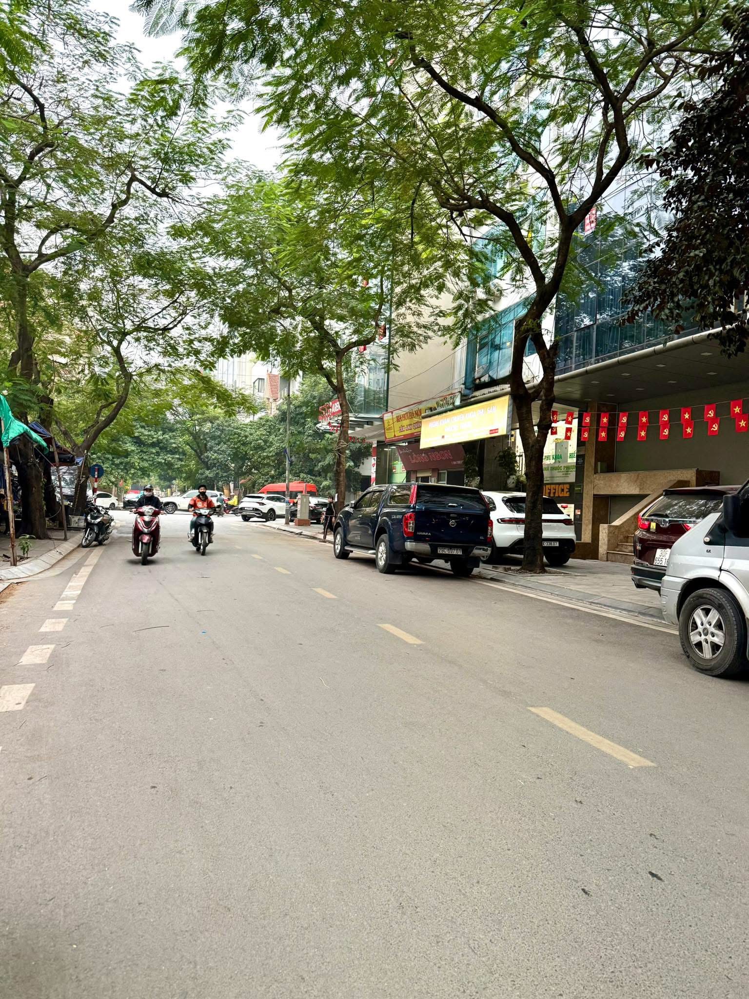  VIP, Bán nhà mặt phố khu Hoàng Quốc Việt, mặt tiền 12m quyền lực, diện tích cực đẹp 170m 