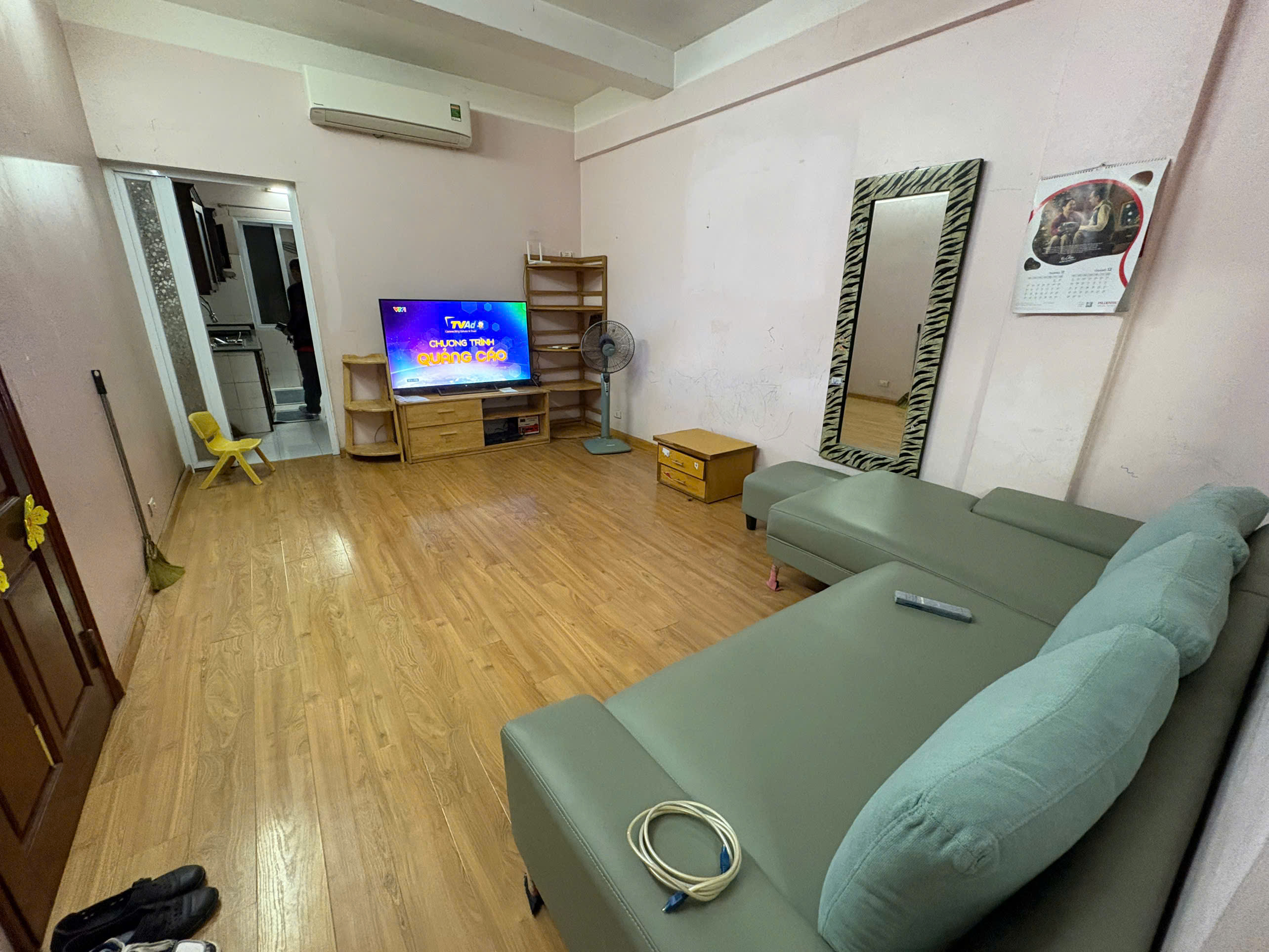  Chính chủ cho thuê căn hộ tập thể tầng 4 tại ngõ 35 Kim Mã Thượng, phường Cống Vị, quận Ba Đình, Hà Nội. 