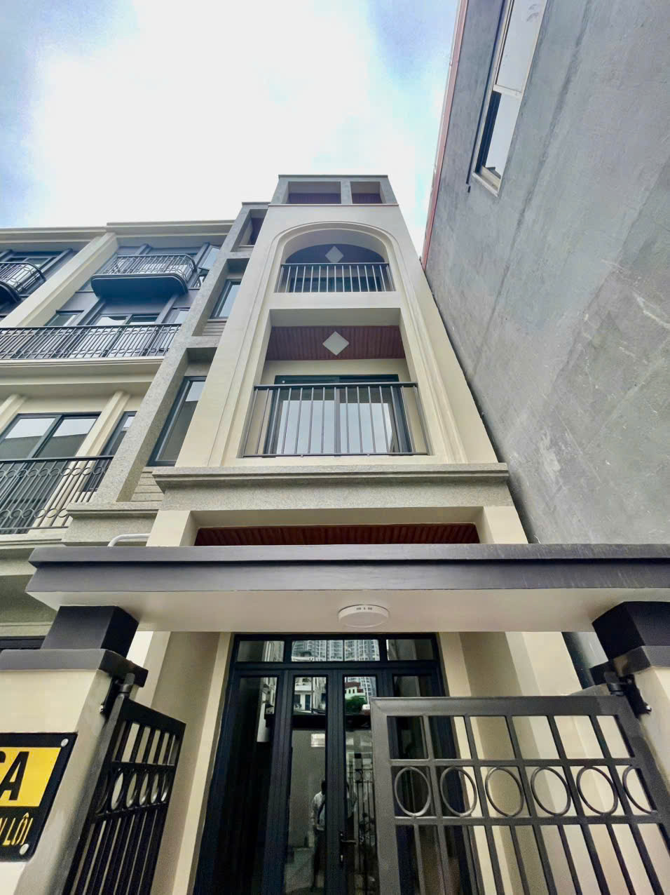  Nhà 4 tầng xây mới phố Thiên Lôi - Quán Nam - 48m - ngõ nông- Giá 4.85 tỉ 