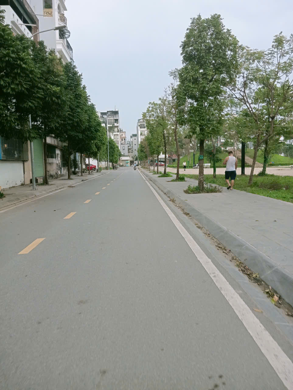  chỉ 20 tỷ 500 triệu có ngay đất tái định cư ngọc thụy , dt 50m, ô tô tránh , vĩa hè. 